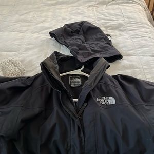 North Face Women’s Medium hyvent water resistant jacket with hood worn once